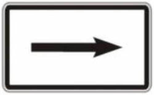 Dopravn� zna�ka: E 7b Sm�rov� �ipka pro odbo�en�