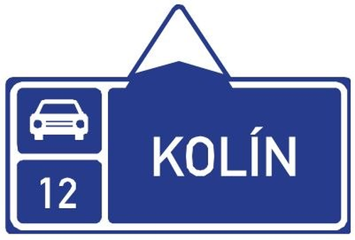 Dopravn� zna�ka: IS 2d Sm�rov� tabule p�ed n�jezdem na silnici pro motorov� vozidla (p��mo)