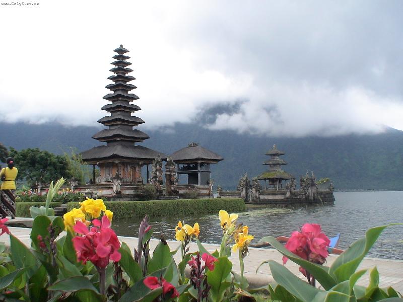 Foto: Chr�m Puru Ulun Danu - Bali