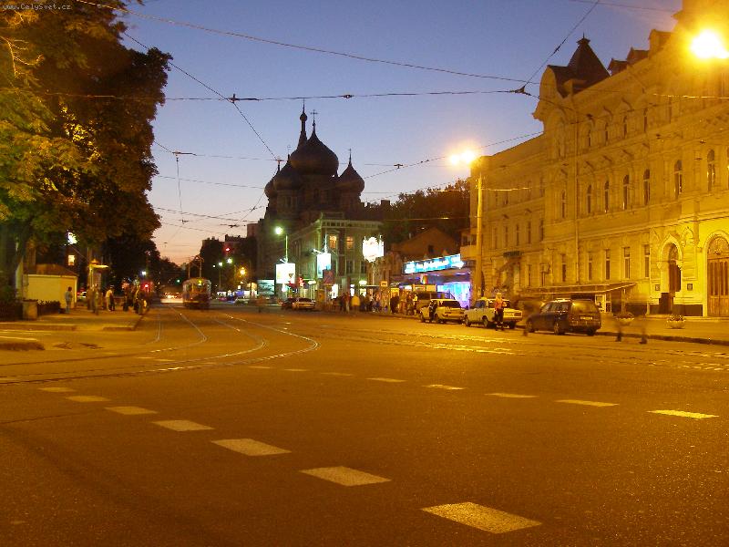 Foto: Odesa,chrám,noční snímek.