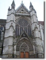 kostel v auxerre