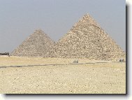 2 men pyramidy