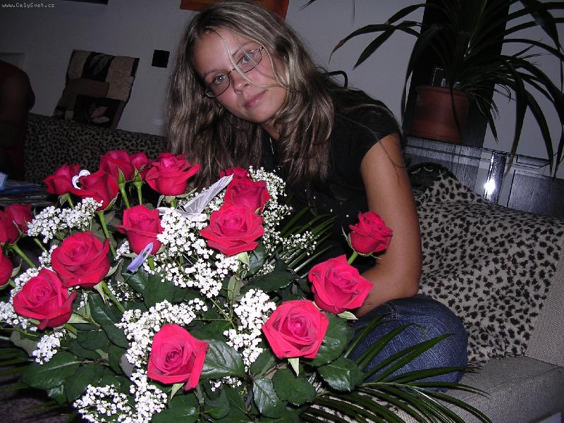 Foto: R��i�ky-kytice k 20tin�m