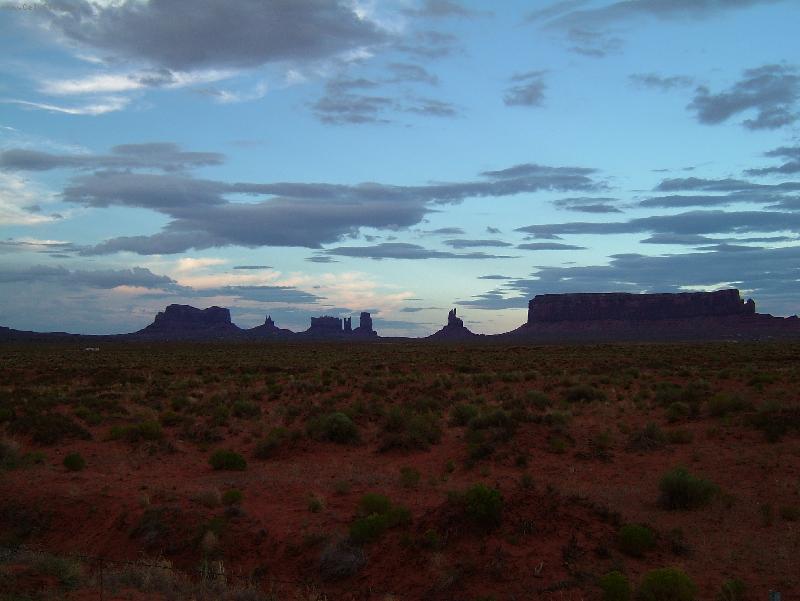 Foto: Obludy na obzoru-Monument Valley ve�er - Arizona