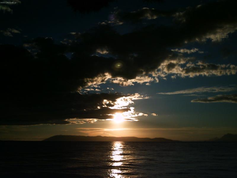 Foto: Slunce pod mrakem.-Tak toto je focené v Chorvatsku v roce 2005. No jen ohodnotte :)