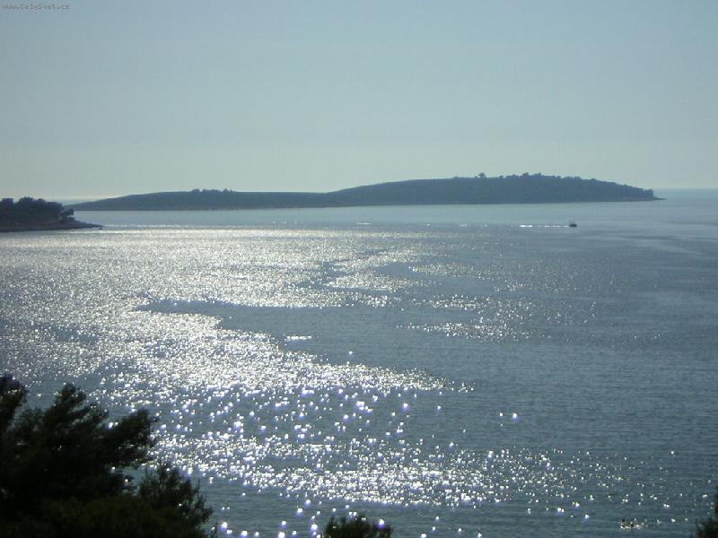 Foto: Zrcadlen� mo�e-Z t� kr�sy by si �lov�k o�i vykoukal :OD