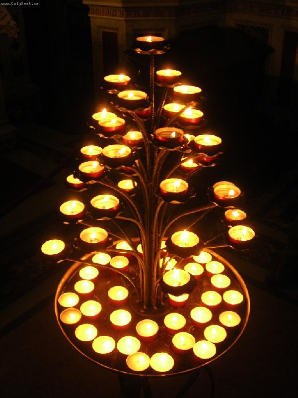 Foto: v kostele-sv�cen