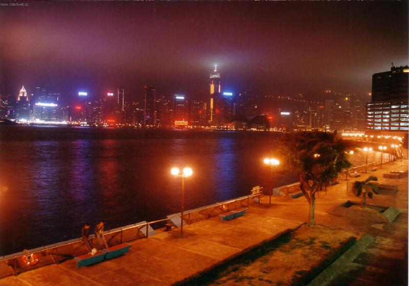 Foto: Noc na břehu Hongkongu