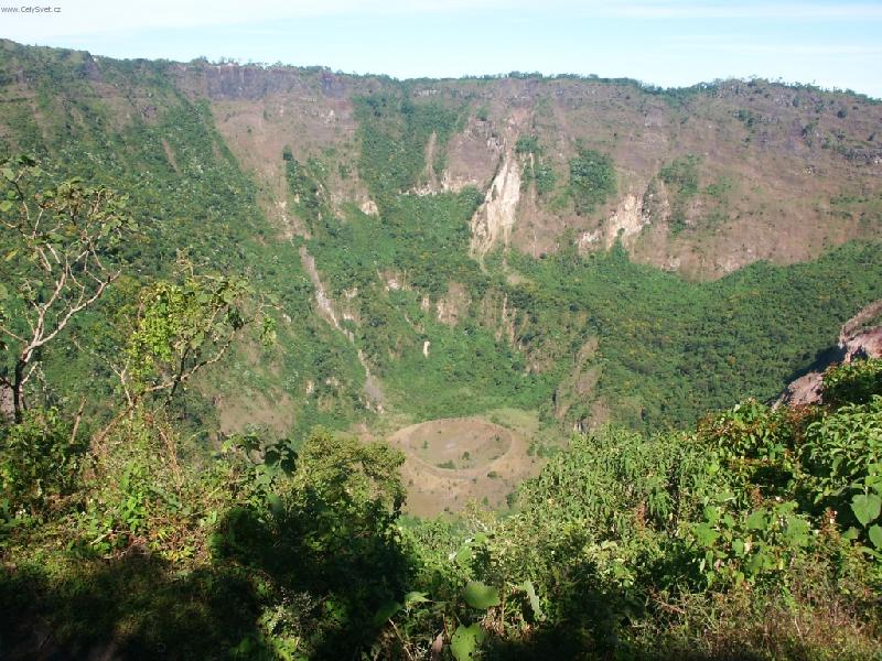 Foto: Boqueron-Sopka Boqueron v Salvadoru pohled do krateru
