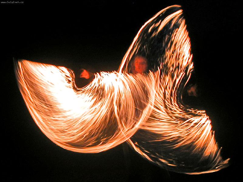 Foto: Ohniv� show-..poctiv�ho nic nep�l�..