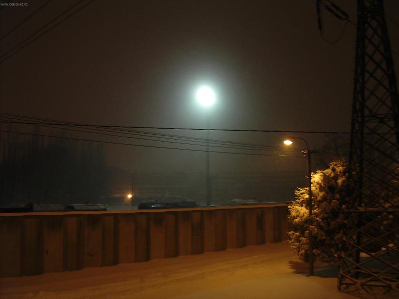 Foto: nocní Vítkovice-pohled z okna