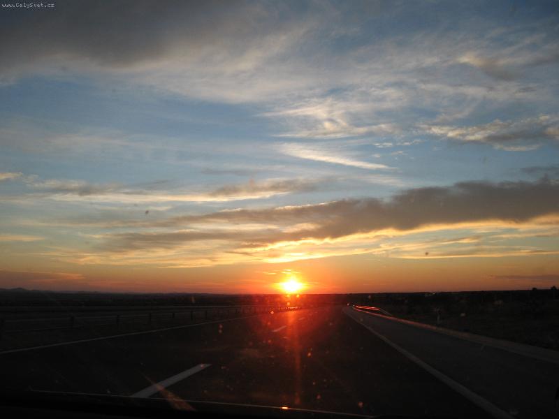 Foto: Z�pad slunce u jezera Krka