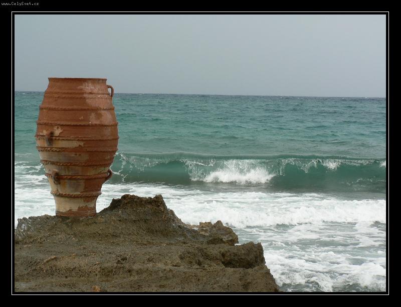 Foto: Váza na pláži-pohled na pláž na Krétě