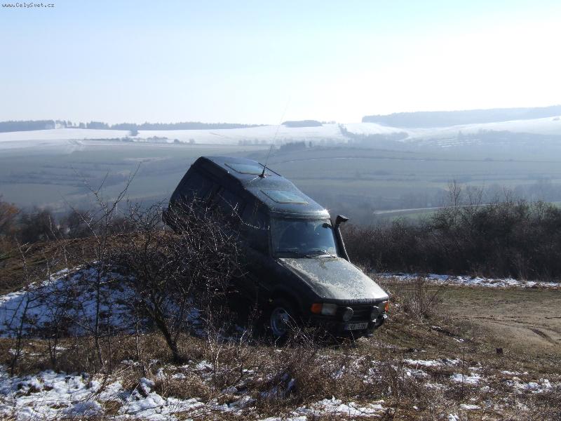 Foto: Discovery na obzoru