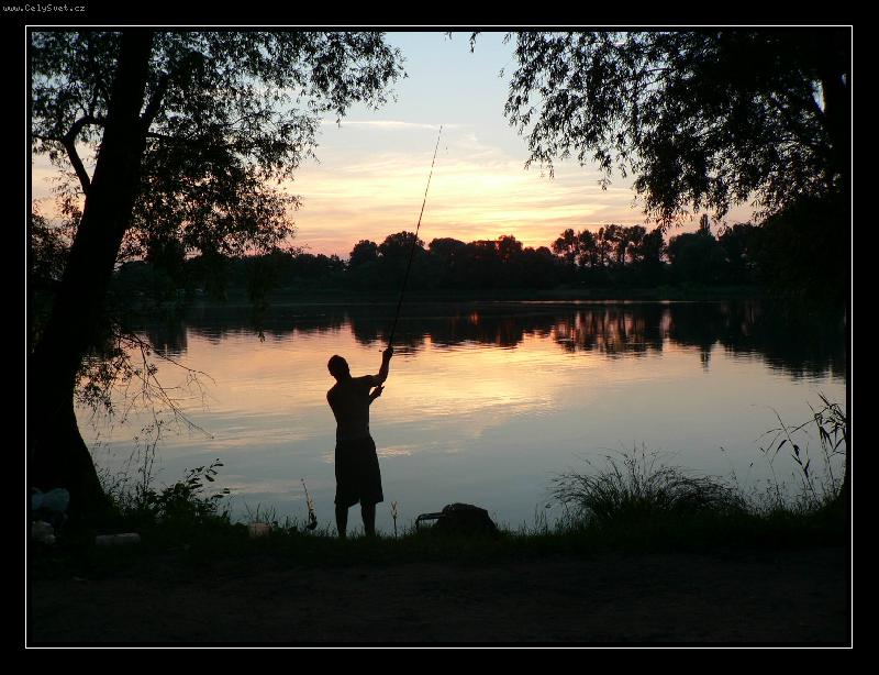 Foto: No�n� ryb��-ryba�en� u rybn��ku na chajd�