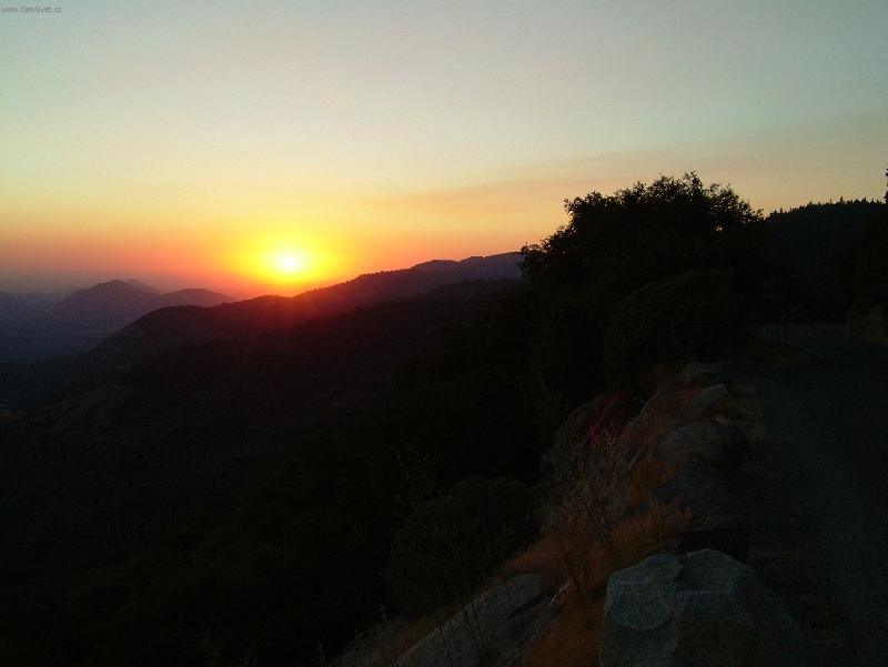 Foto: Západ slunce-Sequoia NP