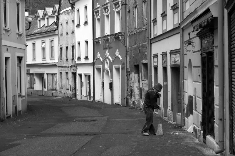 Foto: Loket-Uli�ka z jin�ho stoelt�