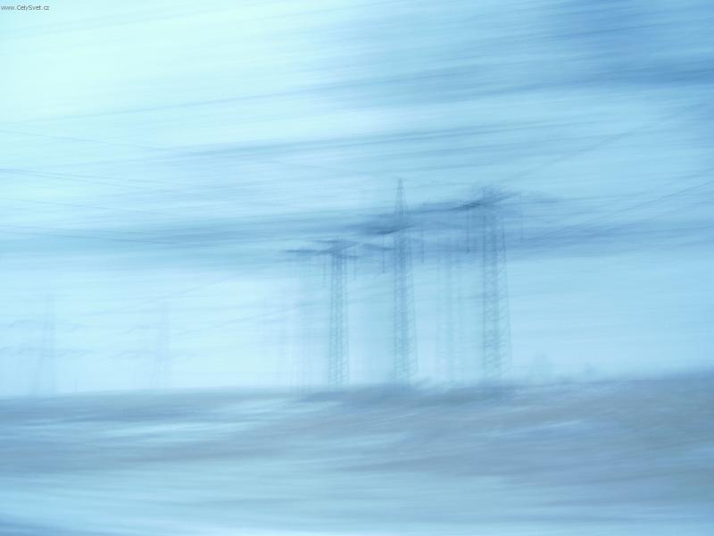 Foto: stožáry v pohybu-jízda autem kolem elektrárny Prunéřov