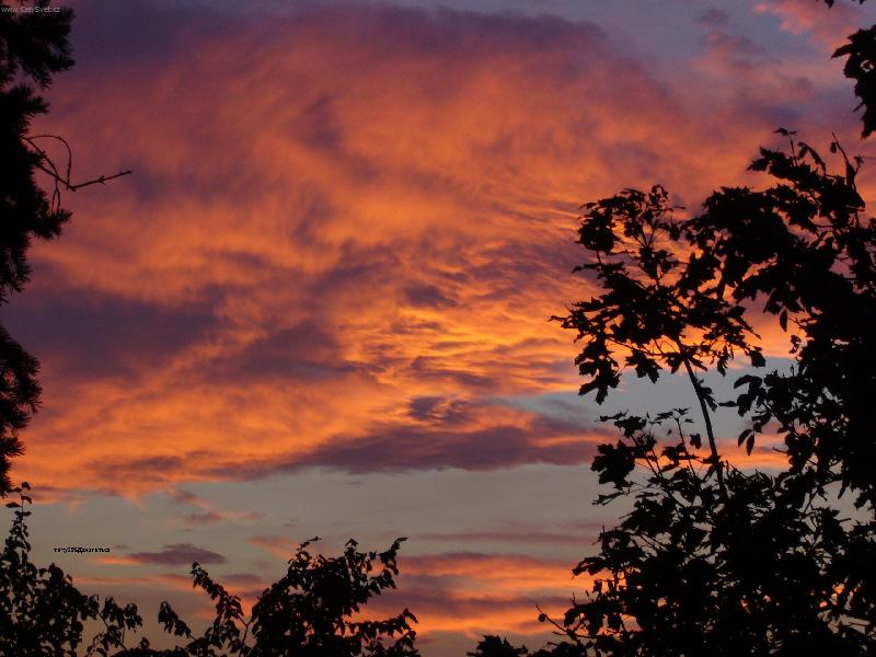 Foto: pekeln� mra�na-v�chod slunce