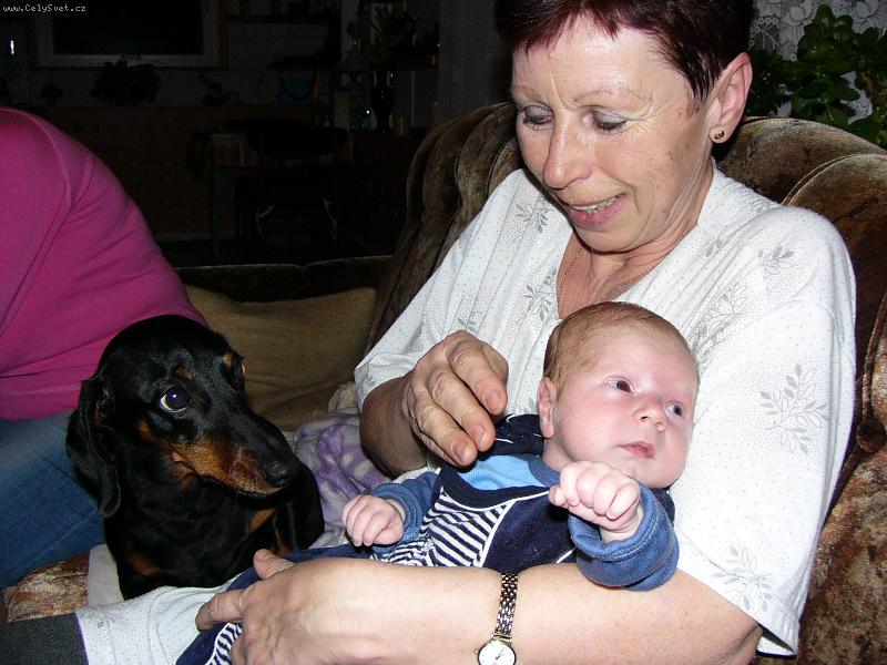 Foto: POH�DKA O KARKULCE-N�V�T�VA VNUKA VOJT͊KA