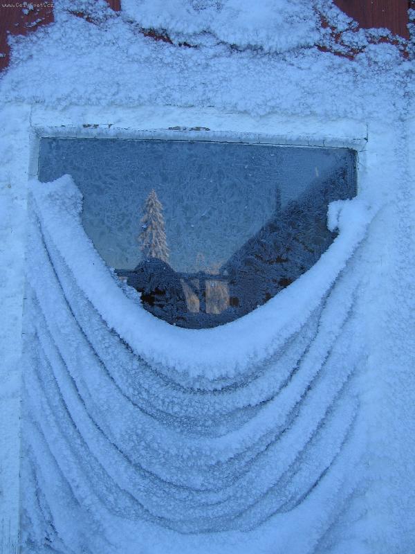 Foto: sněžná záclonka-příroda dokáže zázraky