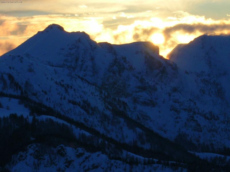 Foto: Zapadající slunce v Alpách
