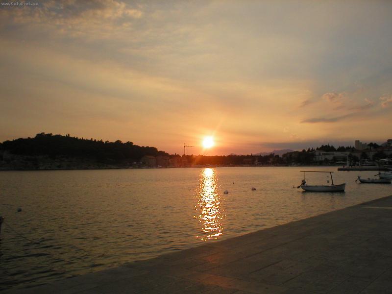 Foto: Večer v Baška Vodě-při dovolené v Chorvatsku vyfocen západ slunce
