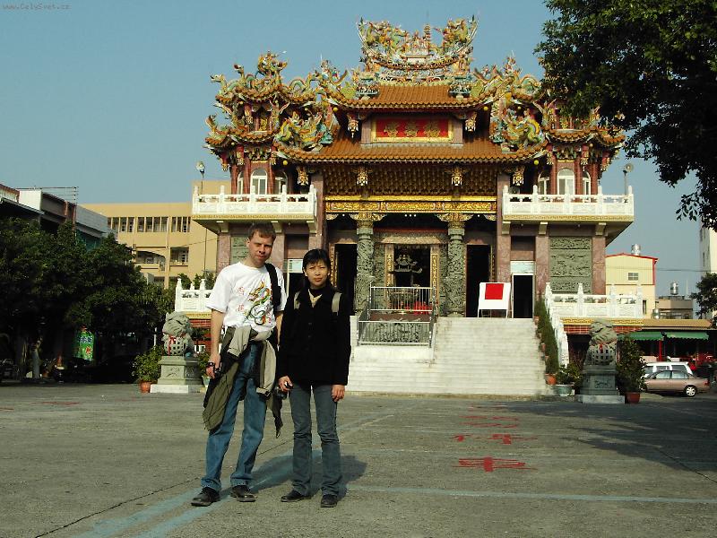 Foto: před chrámem v Kaohsiungu ( Taiwan )