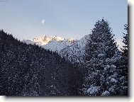 M�s�c nad vrcholky hor