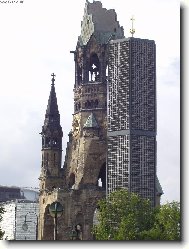 Zbombardovan kostel v Berln