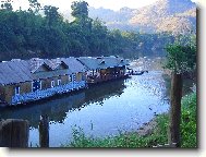  &quot;hotýlek&quot; na řece v Kanchanaburi v Thajsku