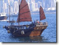 lo�ka na mo�i v Hong Kongu ( kousek od Hong Kongsk�ho kongresov�ho centra na Wan Chai )