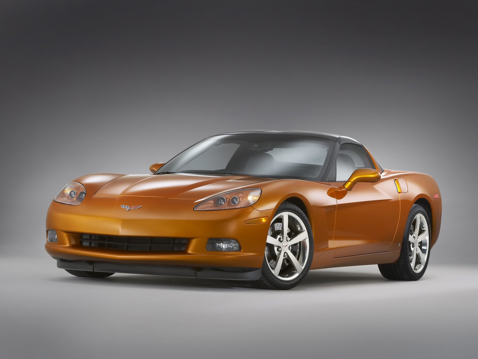 Foto: Chevrolet Corvette Front And Side Low View (2008)
