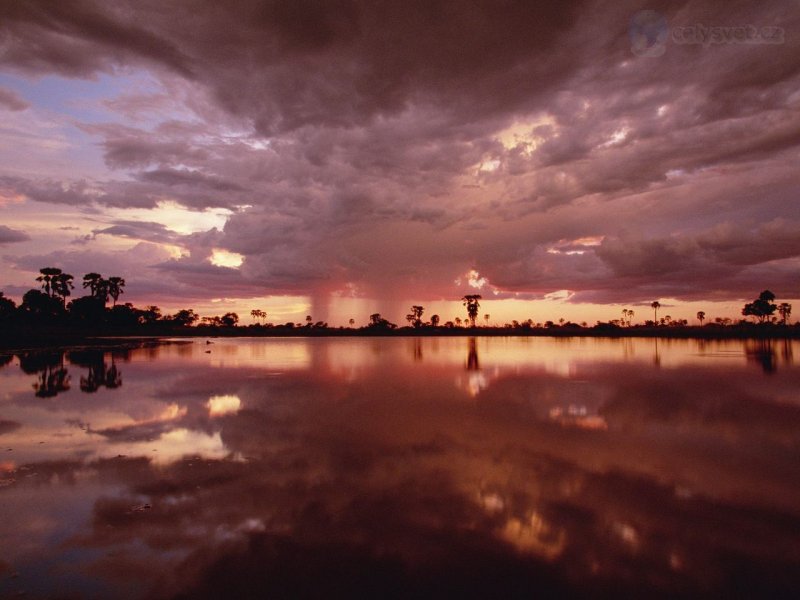 Foto: Storm Clouds Over A Watering Hole, Okavango Delta, Botswana