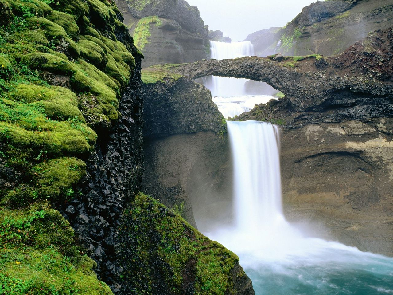 ScÃ©nickÃ© vodopÃ¡d, Island / Scenic Waterfall, Iceland