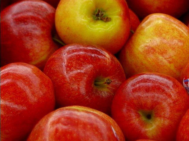 Novinka: Proč nakousnuté nebo nakrojené jablko zhnědne?