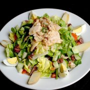 Recept online Pestrý salát s tuňákem