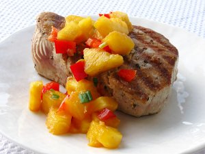 Recept online: Krůtí maso s ananasem: Krůtí kousky zapečené se sýrovo-ananasovou omáčkou a strouhankou
