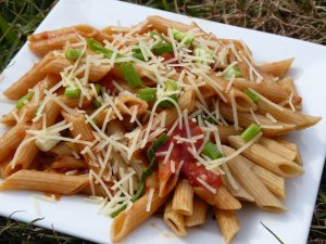 Recept online: Penne s artyčoky a mortadellou: Klasické italské těstoviny se zeleninou, artyčoky, kapari,mortadellou, kořením a zálivkou