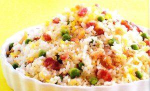 Recept online: Rýže k masu: Rýže dušená ve vývaru s kořením a zeleninou - lehká večeře či výborná příloha k masu