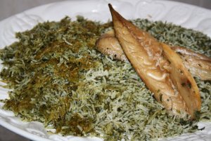 Recept online: Zapečená rýže s uzenou treskou: Rýže zapečená s vejci, rybou, smetanou a citronovou šťávou